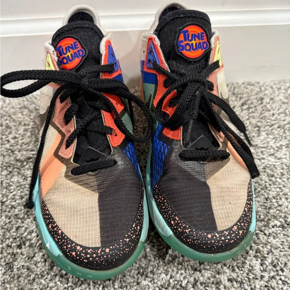 Nike LeBron 18 XVIII low tune squad space jam basketball shoes, youth size 4.5 - Picture 3 of 14